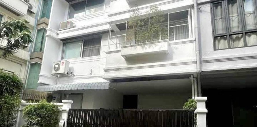 Adosado de 4 dormitorios en Bangkok, Tailandia № 172692