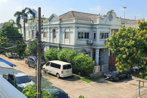 Adosado de 5 dormitorios en Bangkok, Tailandia № 189573 - foto 10