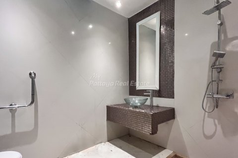 Studio in the Condo in Bang Lamung, Thailand  № 214117 - photo 9