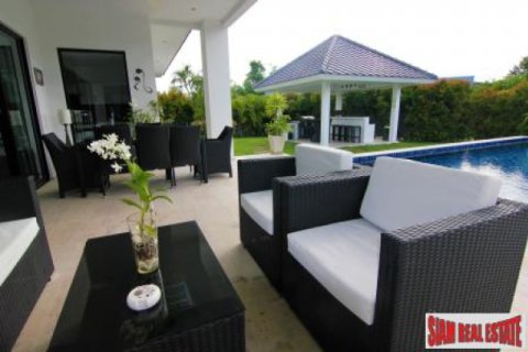 Chalet de 3 dormitorios en Hua Hin, Tailandia № 202621 - foto 4