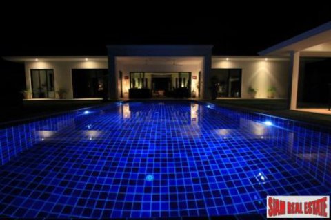 Chalet de 3 dormitorios en Hua Hin, Tailandia № 202621 - foto 3