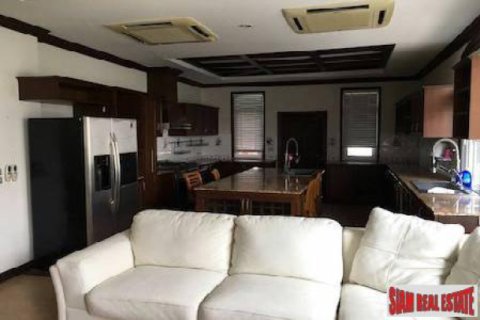 Local comercial 450 m2 en Bang Na, Bangkok, Tailandia № 202622 - foto 5