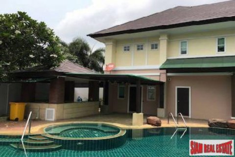 Propriété commerciale à Bang Na, Bangkok, Thaïlande 450 m2 № 202622