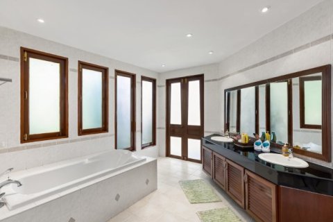 Chalet de 7 dormitorios en Kamala, Tailandia № 191107 - foto 26