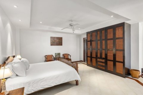 Chalet de 7 dormitorios en Kamala, Tailandia № 191107 - foto 23