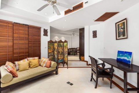 Chalet de 7 dormitorios en Kamala, Tailandia № 191107 - foto 25
