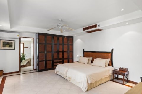Chalet de 7 dormitorios en Kamala, Tailandia № 191107 - foto 27