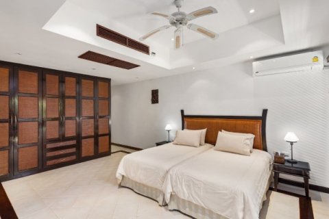 Chalet de 7 dormitorios en Kamala, Tailandia № 191107 - foto 16