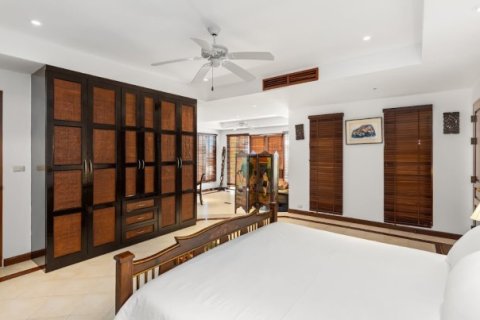 Chalet de 7 dormitorios en Kamala, Tailandia № 191107 - foto 24