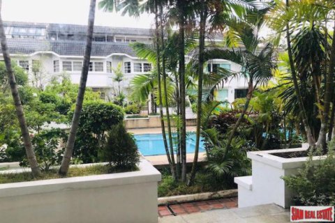 Casa de 3 dormitorios en Bangkok, Tailandia № 194079 - foto 3