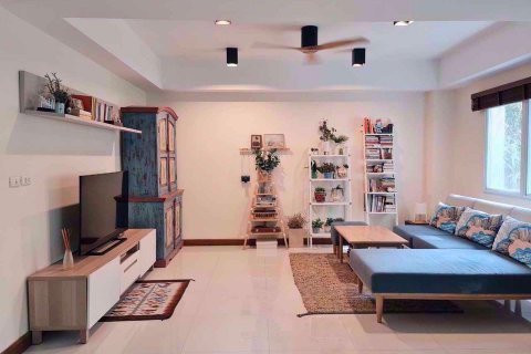 Condominio de 3 dormitorios en Huai Khwang, Bangkok, Tailandia № 48086 - foto 3