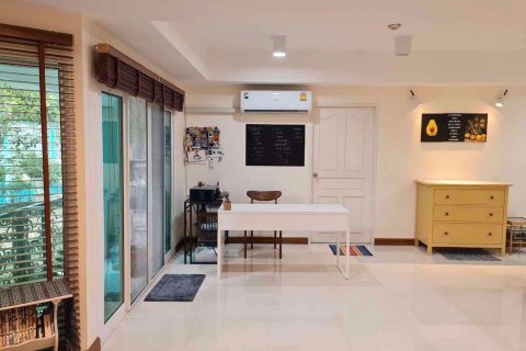 Condominio de 3 dormitorios en Huai Khwang, Bangkok, Tailandia № 48086 - foto 9