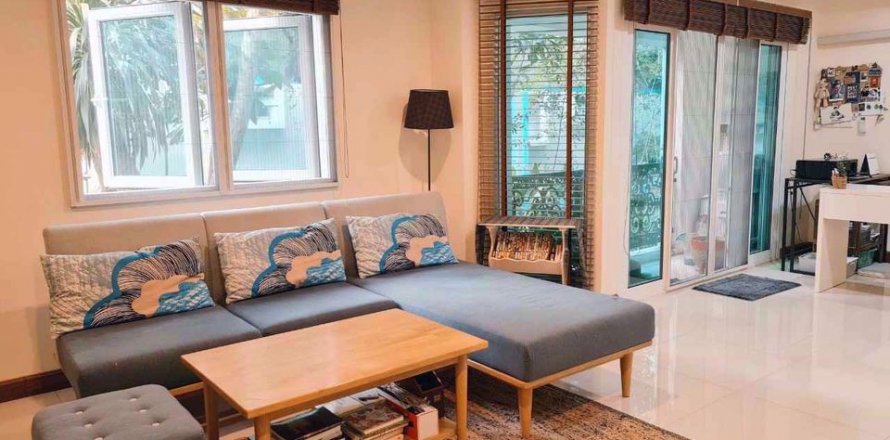 Condominio de 3 dormitorios en Huai Khwang, Bangkok, Tailandia № 48086