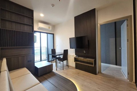 Condominio de 2 dormitorios en Bang Kapi, Bangkok, Tailandia № 116675 - foto 2