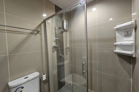 Condominio de 2 dormitorios en Bang Kapi, Bangkok, Tailandia № 116675 - foto 10