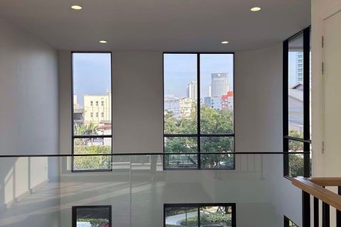 Casa de 3 dormitorios en Yan Nawa, Bangkok, Tailandia № 47465 - foto 4