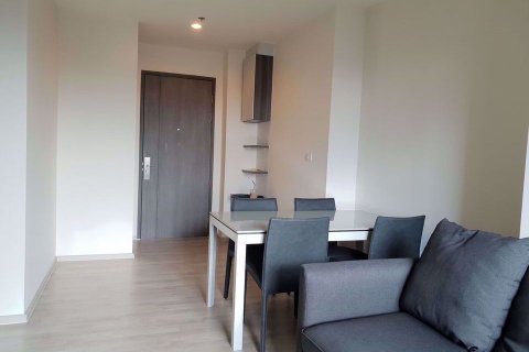 Condominio de 2 dormitorios en Huai Khwang, Bangkok, Tailandia № 47463 - foto 3