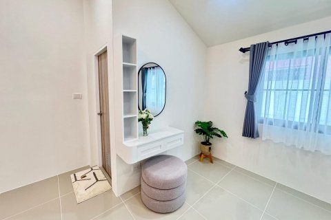 Casa de 3 dormitorios en Pattaya, Tailandia № 155571 - foto 14
