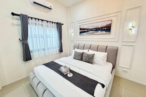 Casa de 3 dormitorios en Pattaya, Tailandia № 155571 - foto 11