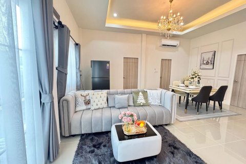 Casa de 3 dormitorios en Pattaya, Tailandia № 155571 - foto 2