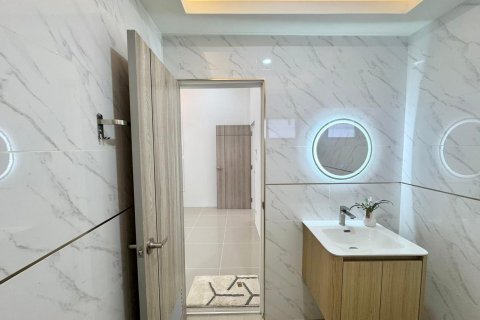 Casa de 3 dormitorios en Pattaya, Tailandia № 155571 - foto 15