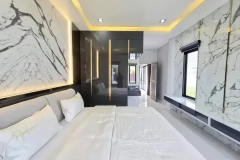Casa de 3 dormitorios en Pattaya, Tailandia № 155572 - foto 8