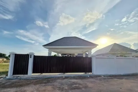 Casa de 3 dormitorios en Pattaya, Tailandia № 155572 - foto 3