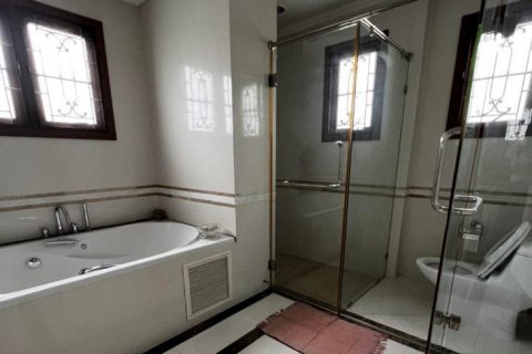 Casa de 5 dormitorios en Bangkok, Tailandia № 65611 - foto 12