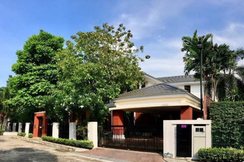 Maison à Bangkok, Thaïlande 5 chambres № 65611