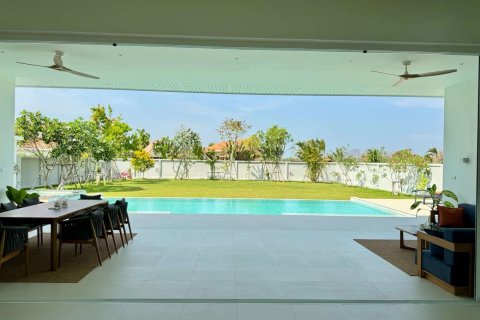 Chalet de 4 dormitorios en Hua Hin, Tailandia № 166064 - foto 6