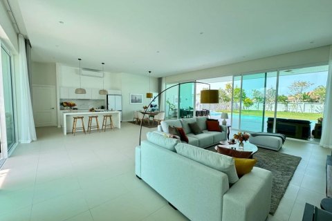 Chalet de 4 dormitorios en Hua Hin, Tailandia № 166064 - foto 7