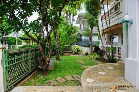 Haus in Bangkok, Thailand 3 Schlafzimmer № 189396 - Foto 2