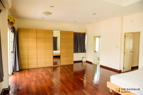 Haus in Bangkok, Thailand 3 Schlafzimmer № 189396 - Foto 3