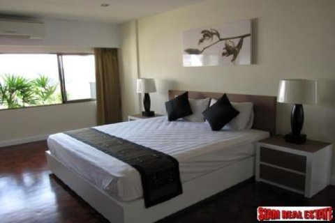 Apartamento de 2 dormitorios en Bangkok, Tailandia № 203933 - foto 3