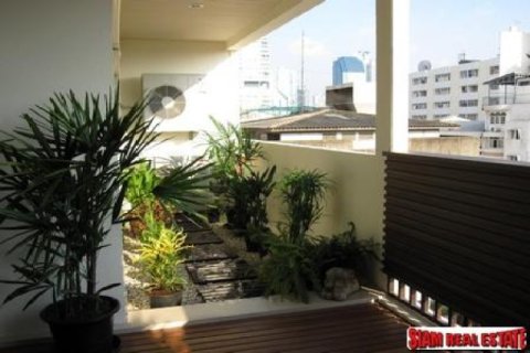 Apartamento de 2 dormitorios en Bangkok, Tailandia № 203933 - foto 4