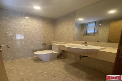 Apartamento de 3 dormitorios en Bangkok, Tailandia № 203934 - foto 2