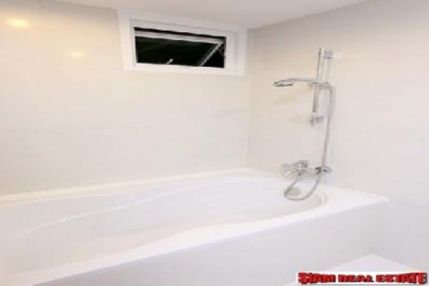 Apartamento de 2 dormitorios en Bangkok, Tailandia № 203935 - foto 4