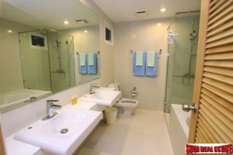 Apartamento de 2 dormitorios en Bangkok, Tailandia № 203935 - foto 5
