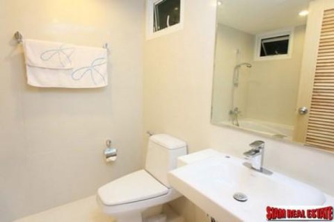Apartamento de 2 dormitorios en Bangkok, Tailandia № 203935 - foto 2