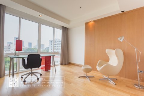 Condominio de 4 dormitorios en Bangkok, Tailandia № 168203 - foto 12