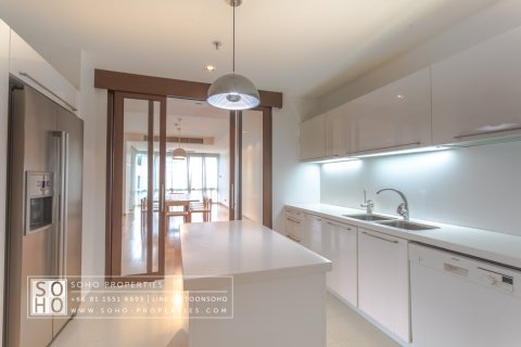 Condominio de 4 dormitorios en Bangkok, Tailandia № 168203 - foto 14