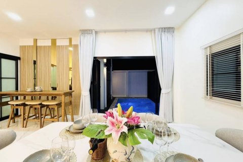 Chalet de 3 dormitorios en Pattaya, Tailandia № 119168 - foto 3