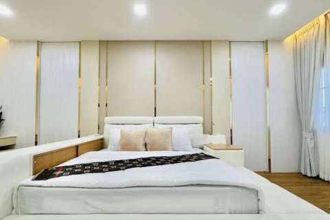 Chalet de 3 dormitorios en Pattaya, Tailandia № 119168 - foto 7