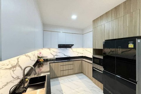 Chalet de 3 dormitorios en Pattaya, Tailandia № 119168 - foto 6