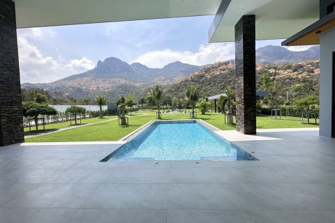 Chalet de 3 dormitorios en Hua Hin, Tailandia № 167626 - foto 3