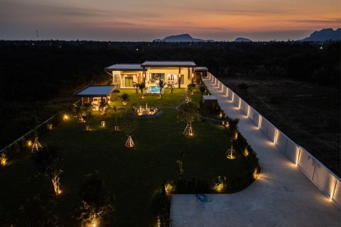 Chalet de 3 dormitorios en Hua Hin, Tailandia № 167626 - foto 11