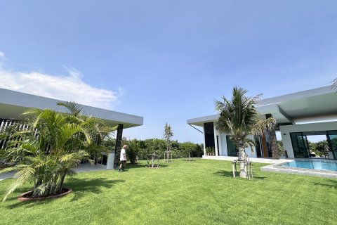 Chalet de 3 dormitorios en Hua Hin, Tailandia № 167626 - foto 5