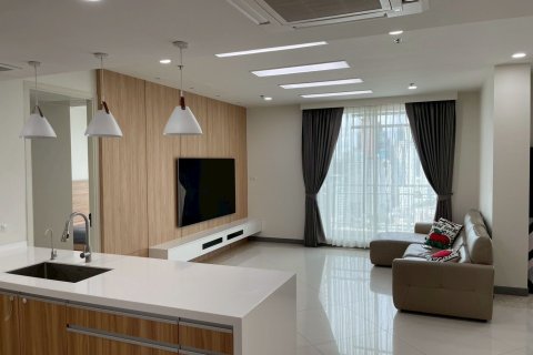 Condominio de 3 dormitorios en Sathon, Bangkok, Tailandia № 168859