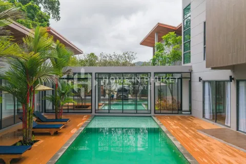 Casa de 4 dormitorios en Kathu, Tailandia № 209519