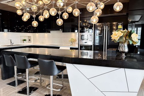 Penthouse in Khlong Toei, Bangkok, Thailand 3 bedrooms № 47515 - photo 3